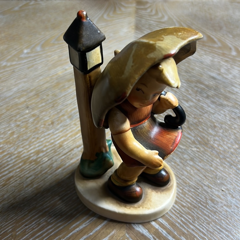 NAPCO April Showers Japanese Ceramic Collectable Figurine AH3F - Picture 2 of 10